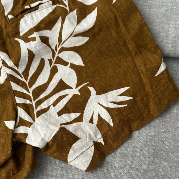 Old Navy Brown and White Bermuda Shorts with Tropical Print - Picture 13 of 13